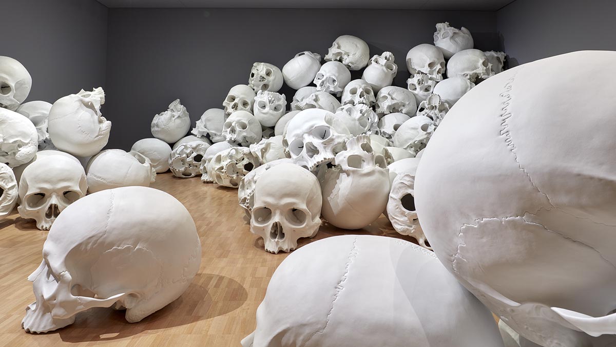 skull sculpture by ron mueck