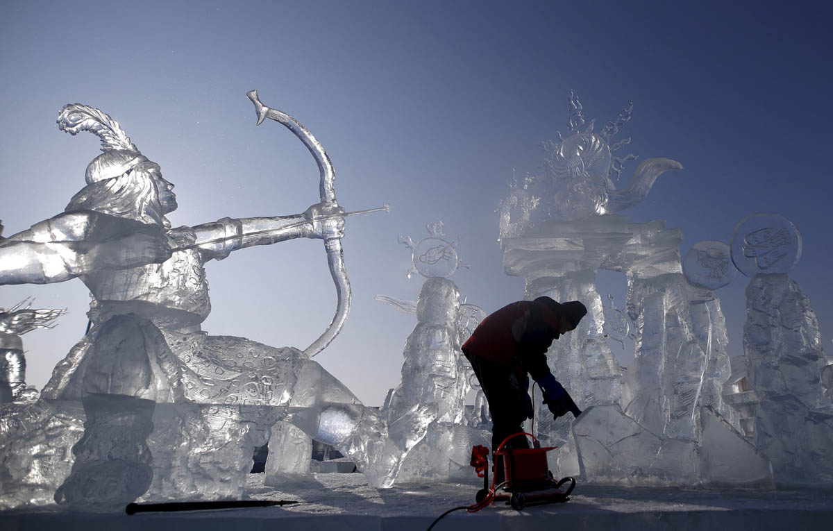 statues harbin ice festival china